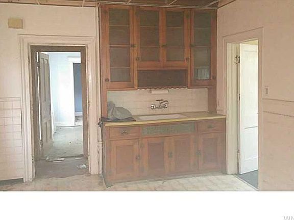 3rd image of 126 Gatchell St