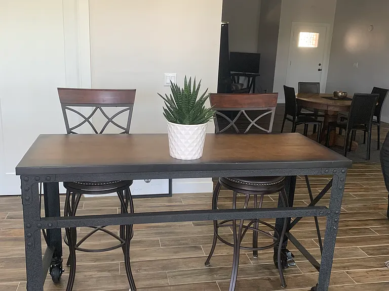 breakfast area or desk seating