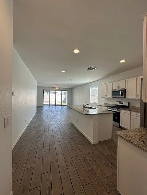 4 bed, 2071 sqft, $2,795 — Photo 2