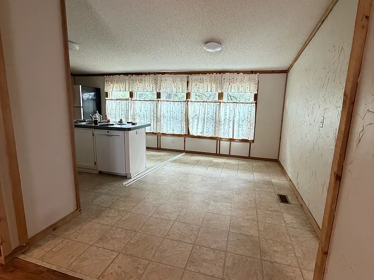 22167 FM 306 — Photo 3