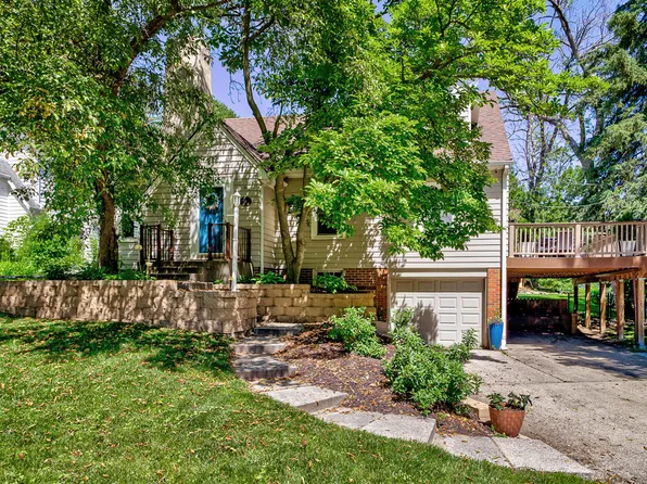 2017 Country Club Blvd, Ames, IA 50014