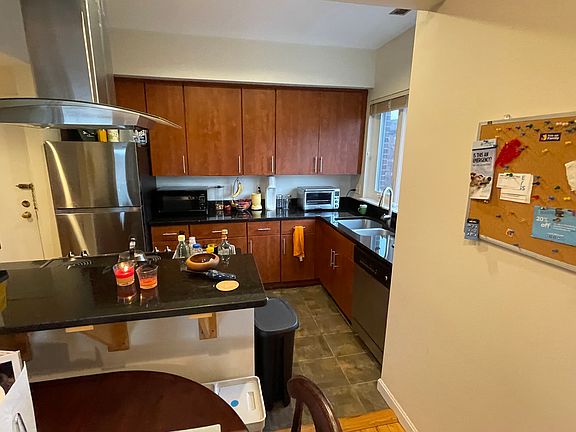 5th image of 110 Strathmore Rd APT 401