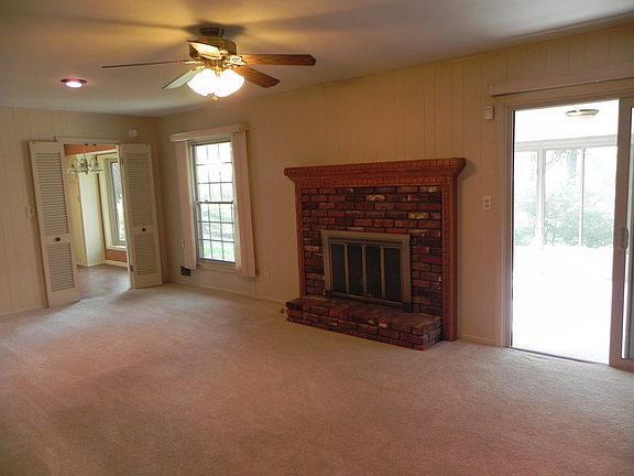 3rd image of 10916 Bellaire Ave