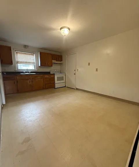 14 Sisson St #BASEMENT — Photo 4