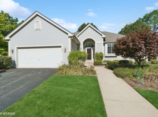 205 Oakton Ct, McHenry, IL 60050