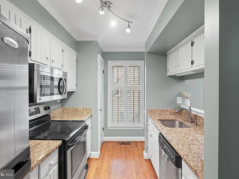 101 Roberts Ct — Photo 17
