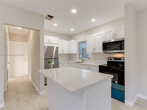 5th image of 2032 NE 174th St