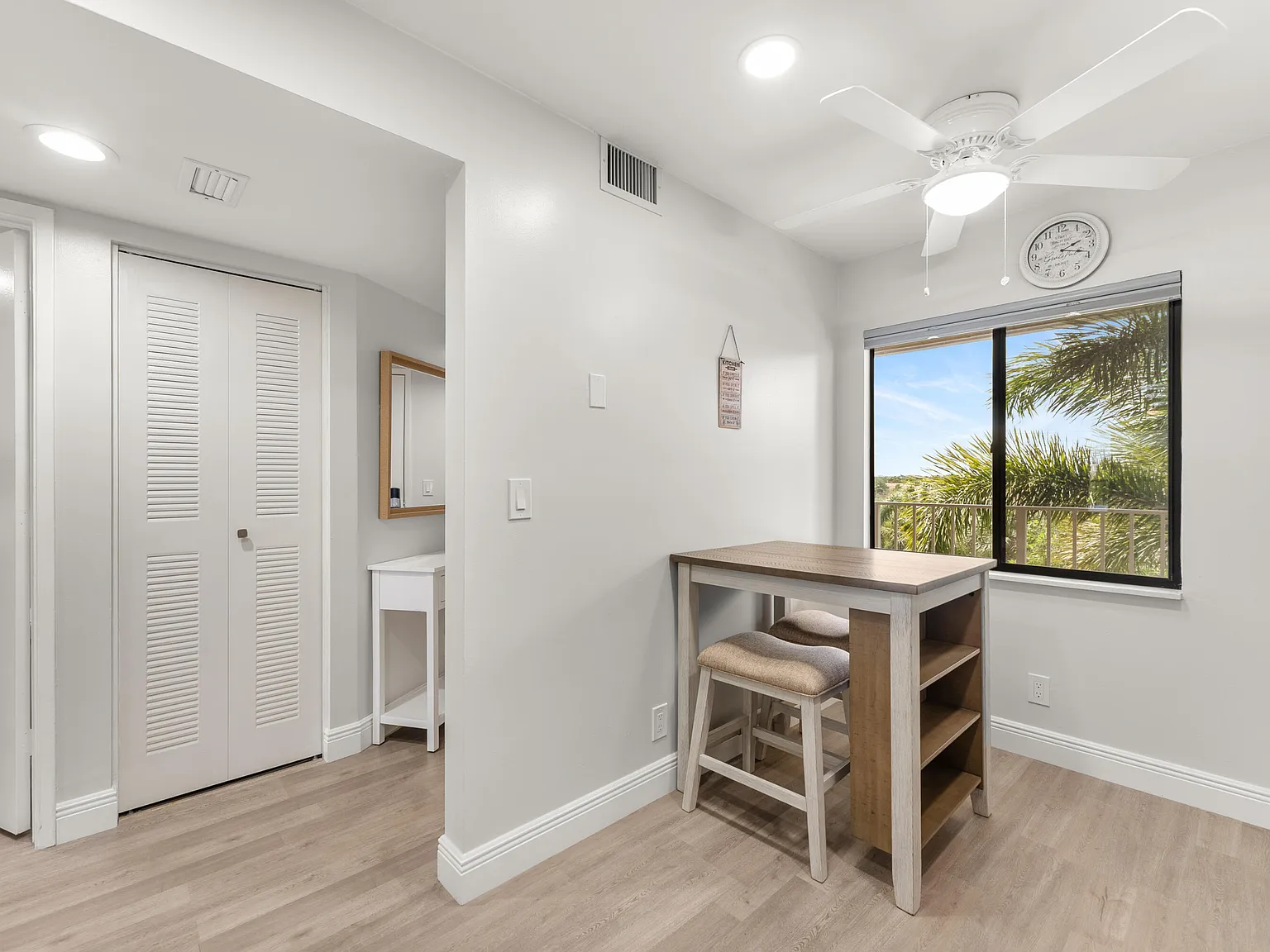 2 bed, 2.0 bath, 1220 sqft, $3,300 — Photo 4
