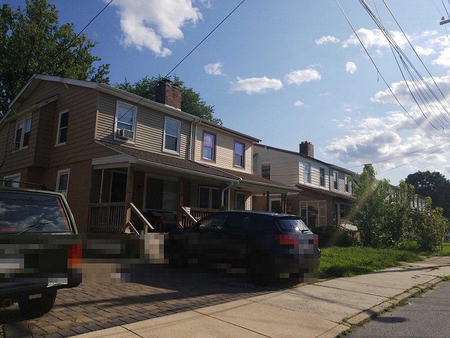 2nd image of 114 W Broadway Ave