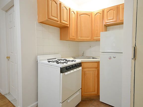 2nd image of 186 Orchard St APT 3RN