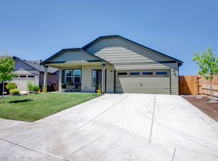 1561 NW 18th St, Redmond, OR 97756