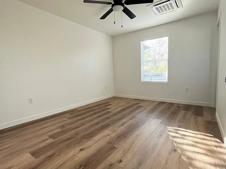 201 W Center St #1-6 — Photo 15