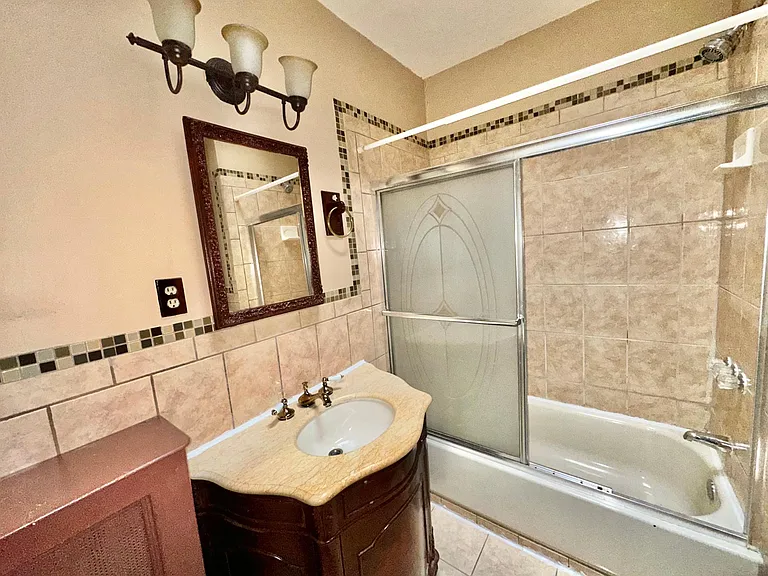 5427 Akron St — Photo 27