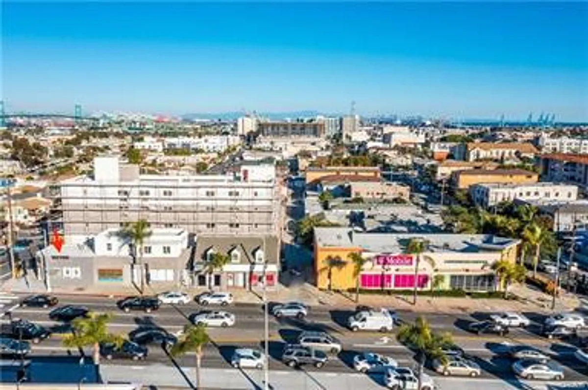 Building Photo - 400 S Gaffey St #418
