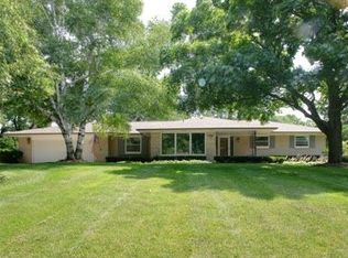 13275 Gremoor Dr, Elm Grove, WI 53122