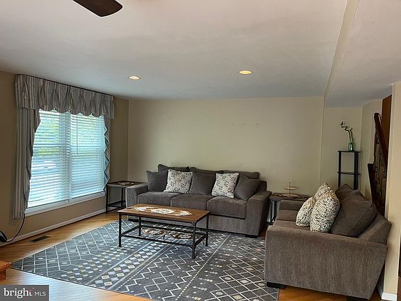 3rd image of 93 Beacon Sq #93