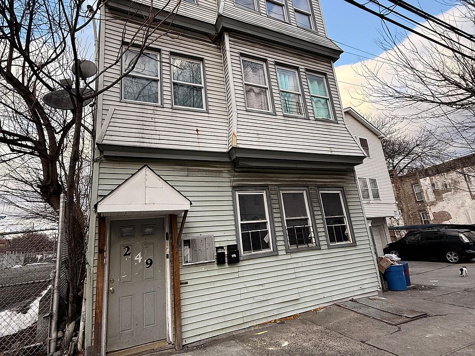 1st image of 250 Hawthorne Ave Floor 3