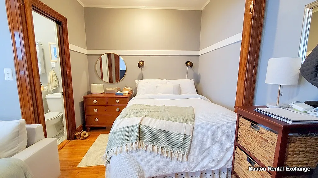 Studio, $2,200 — Photo 4