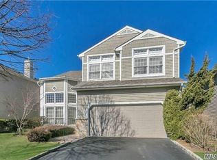5 Bayview Dr, Plainview, NY 11803