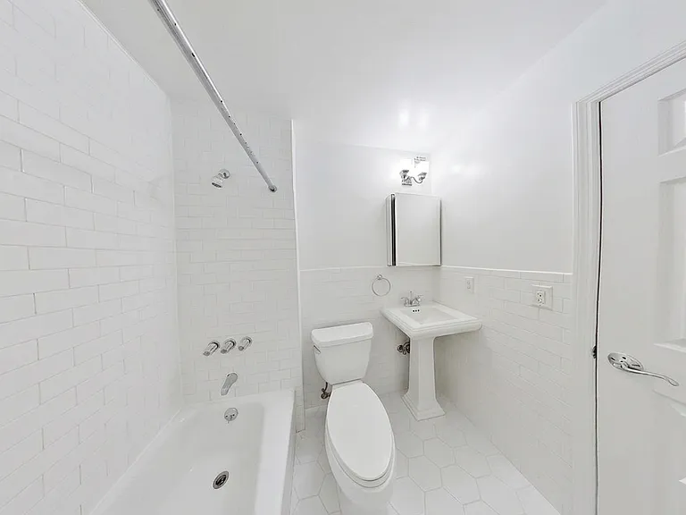 322 W 14th St #4D — Photo 5