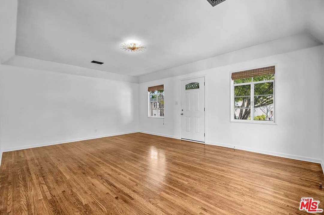 1 bed, 1.0 bath, $3,850 — Photo 3