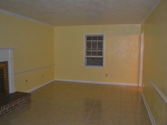 4th image of 808 Roberto Dr