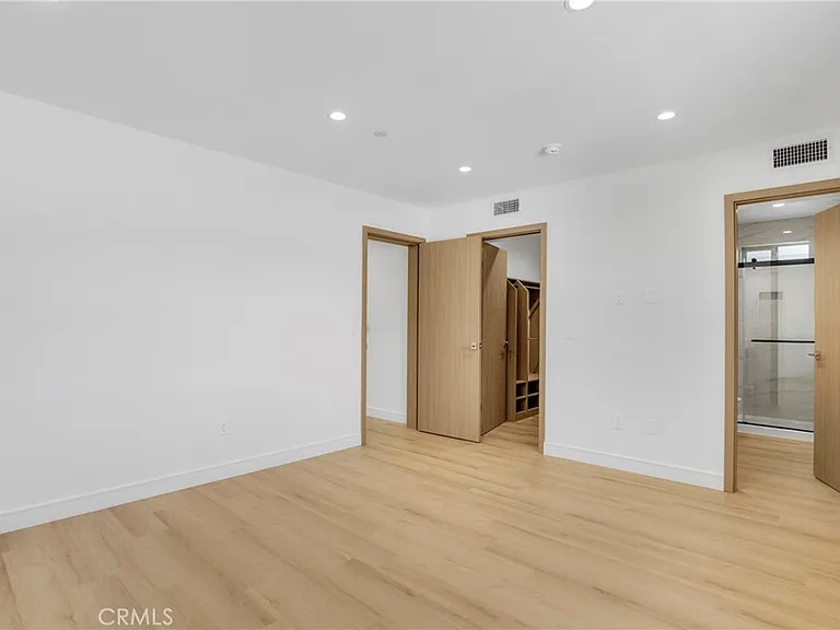 4855 Woodman Ave — Photo 15
