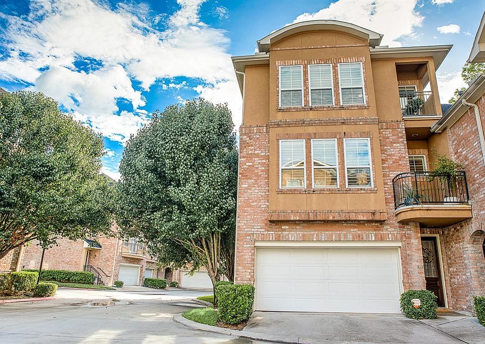 Welcome home! This beautiful unit is nestled in a gorgeous gated community, waiting for you!