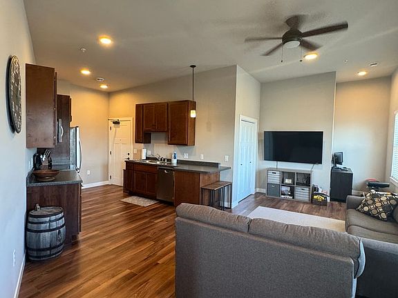 4th image of 5910 Main St #3