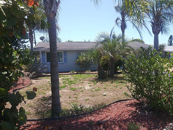3rd image of 40 Poinsettia Dr