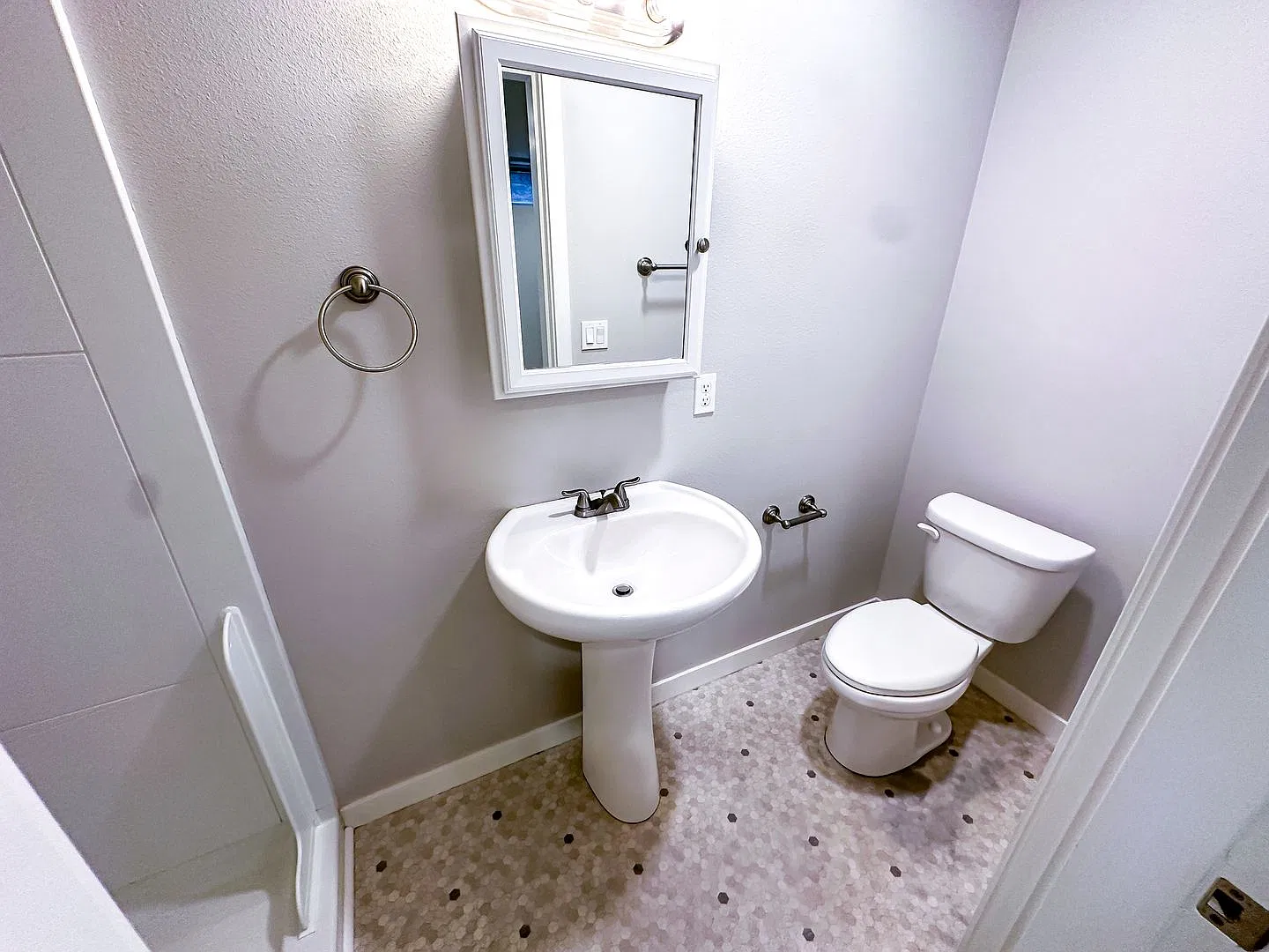 Ellinwood Apartments — Photo 4
