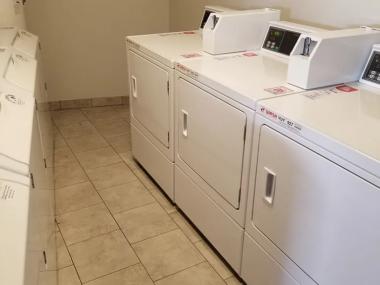 Redlands Pines Apartments — Photo 13