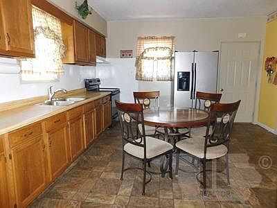 4th image of 104 Pine Ave