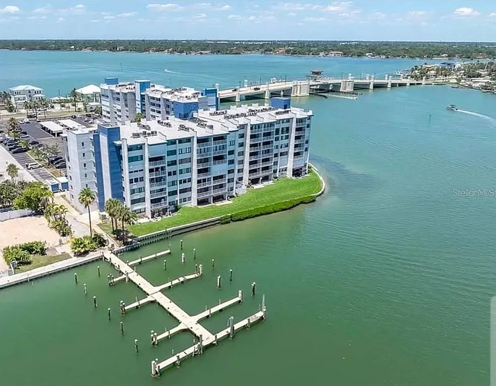 1 bed, 1.5 bath, 885 sqft, $2,000 — Photo 3