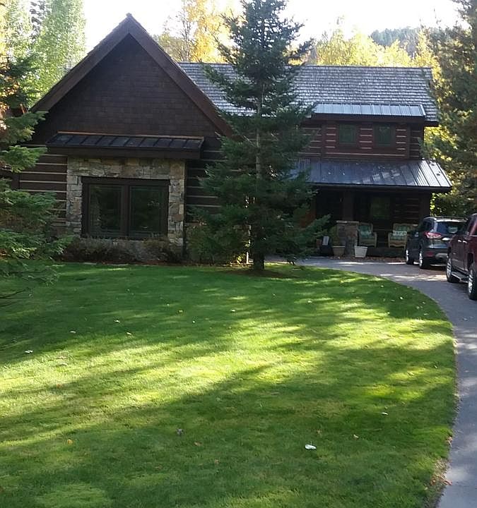 Lodge home from street