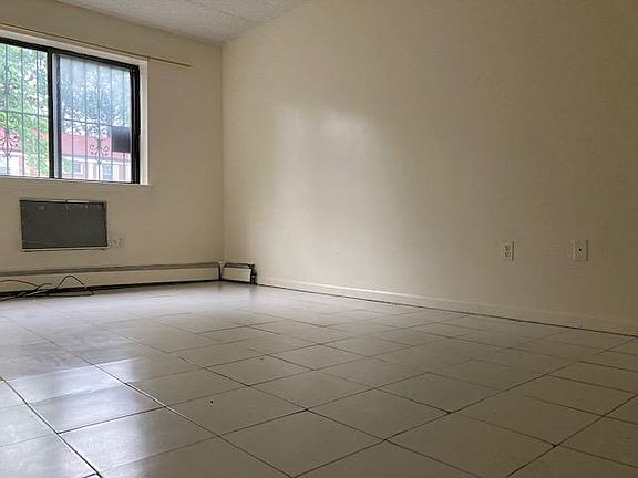 3rd image of 82-20 Parsons Blvd APT 1