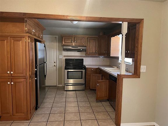 4th image of 3200 Lyon Blvd