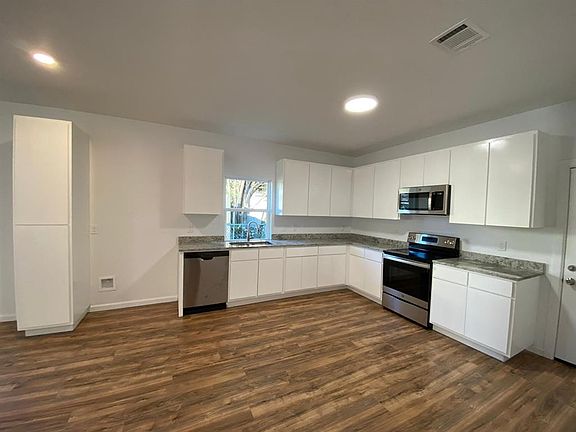 5th image of 1128 Cambridge St