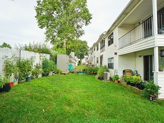 3rd image of 33B Bradley Ct #B
