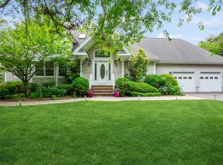17 Felix Ave, Remsenburg, NY 11960