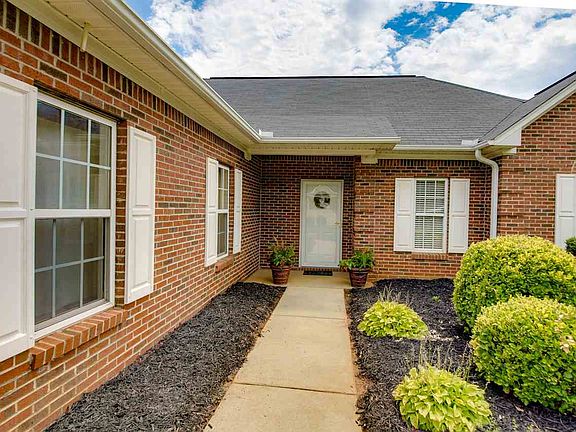 3rd image of 334 N Sweetwater Hills Dr