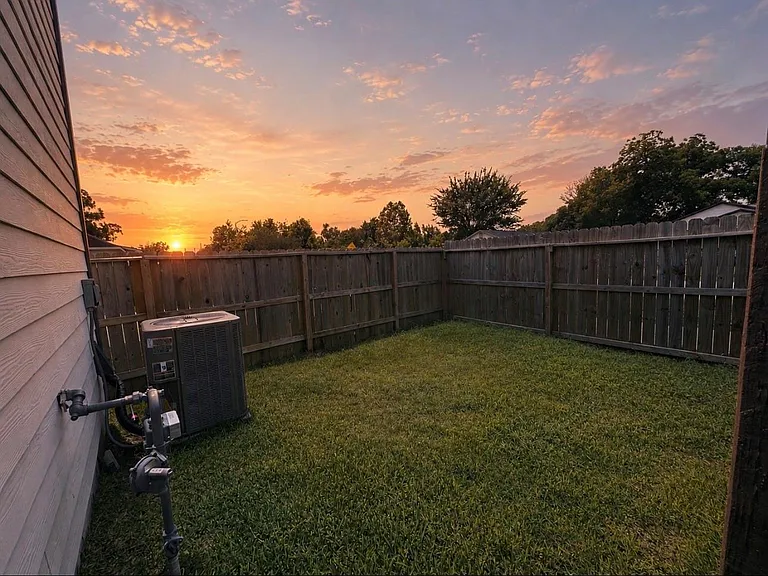8128 Penrod St — Photo 31