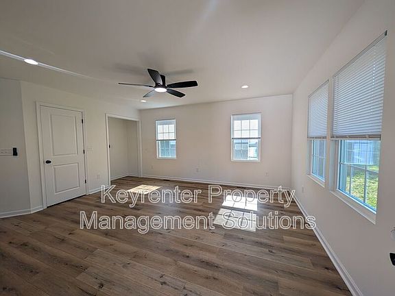5th image of 55 Breezewood Dr