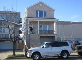 48 Linnett St, Bayonne, NJ 07002