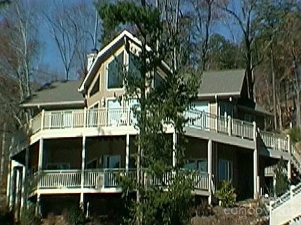126 Shoreline Ct, Lake Lure, NC 28746
