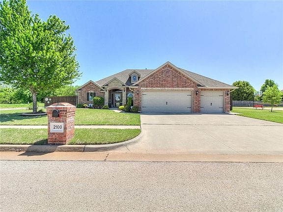3rd image of 2100 Cottonwood Creek Ave
