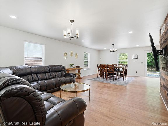 5th image of 13585 Milton Dr