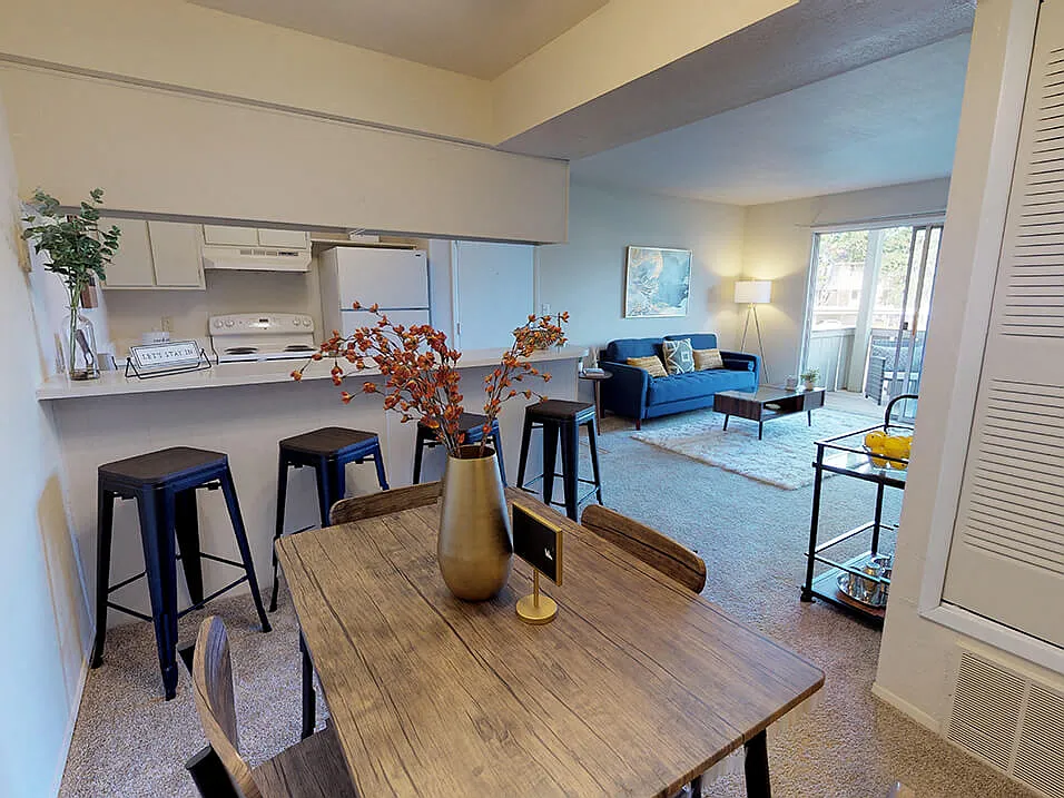 Castle Pointe — Photo 1