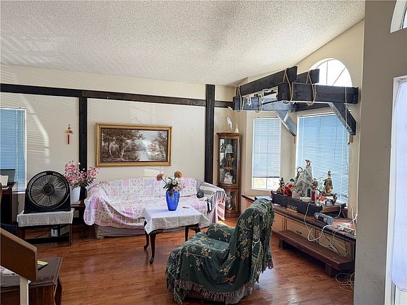 4th image of 19037 Shakespeare Dr