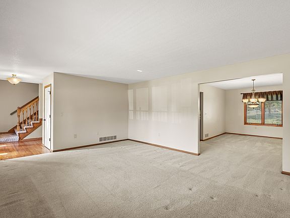 4th image of 1006 NE Trilein Dr